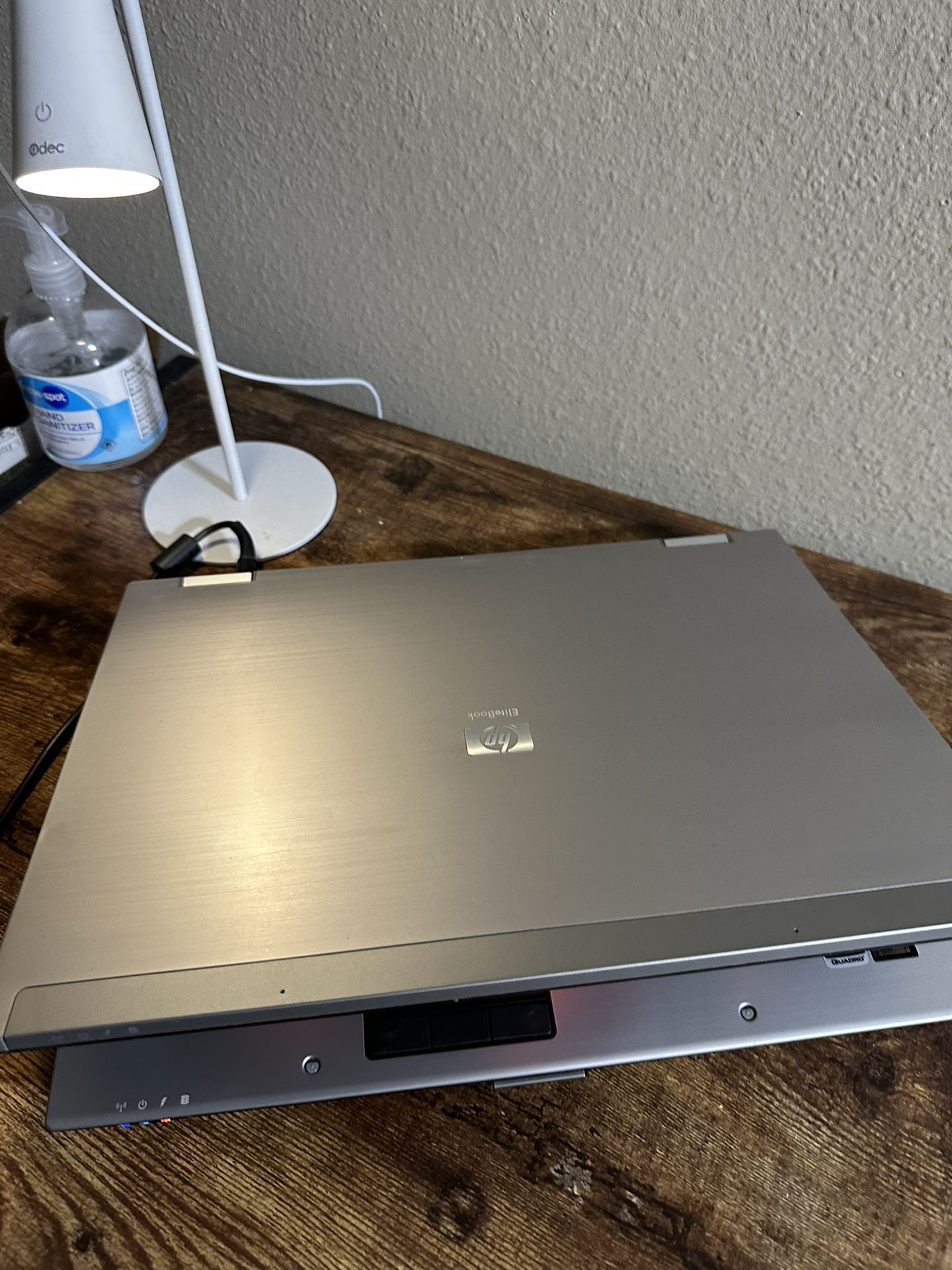 upgraded budget laptop HP elitebook win 10 pro solid statedrive 