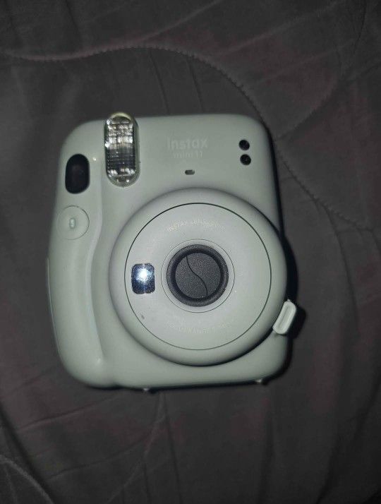 Fujifilm Mini 11 Instant Camera 