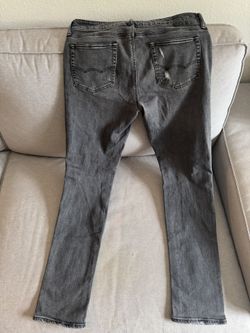 3 pairs of men’s jeans