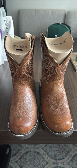 Women’s Ariat  size 9 boots