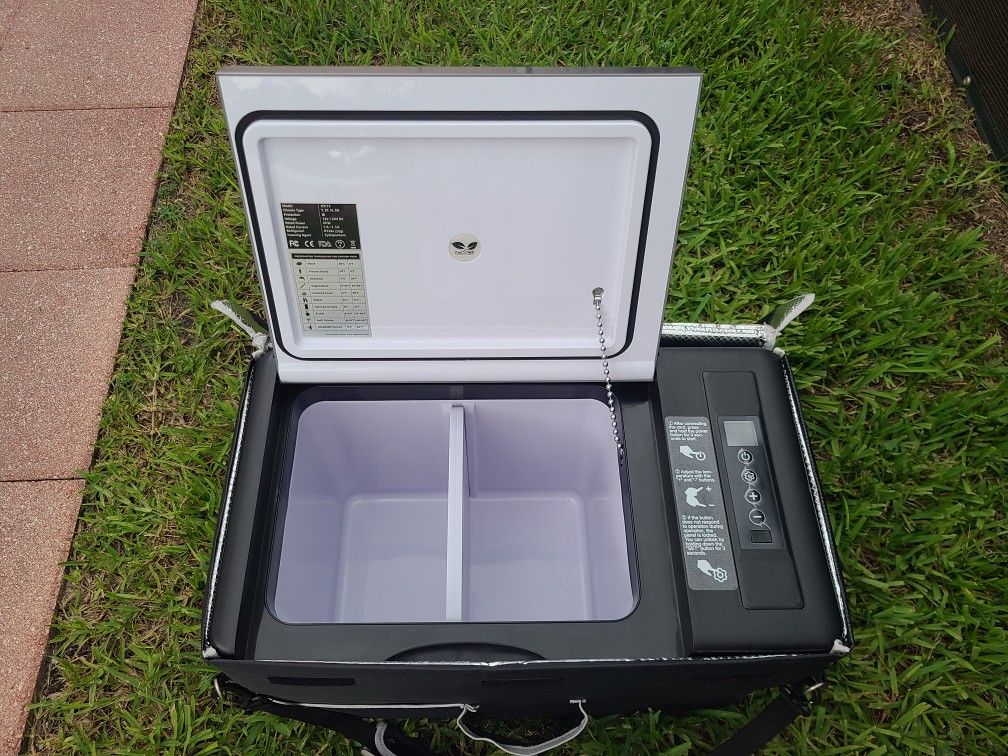 New 12V / 24V Portable FREEZER / REFRIGERATOR