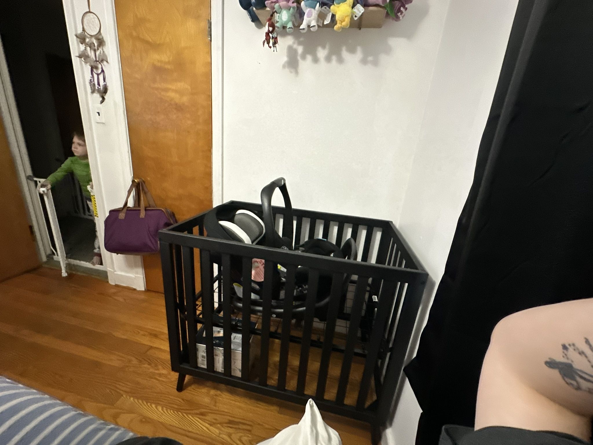 Mini Crib And Changing Table