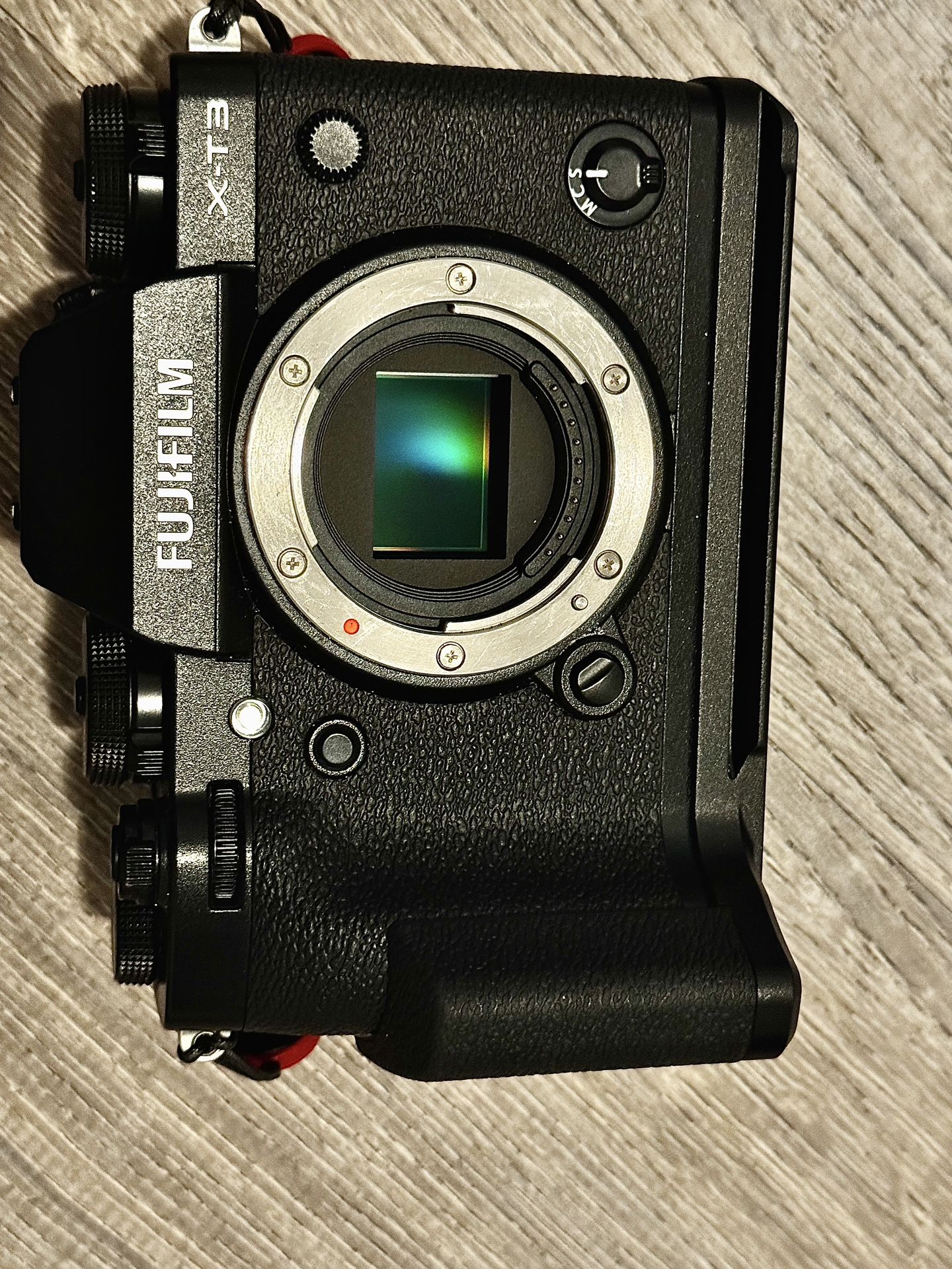 Fujifilm XT3 w/ Kit & Box (lens not included)