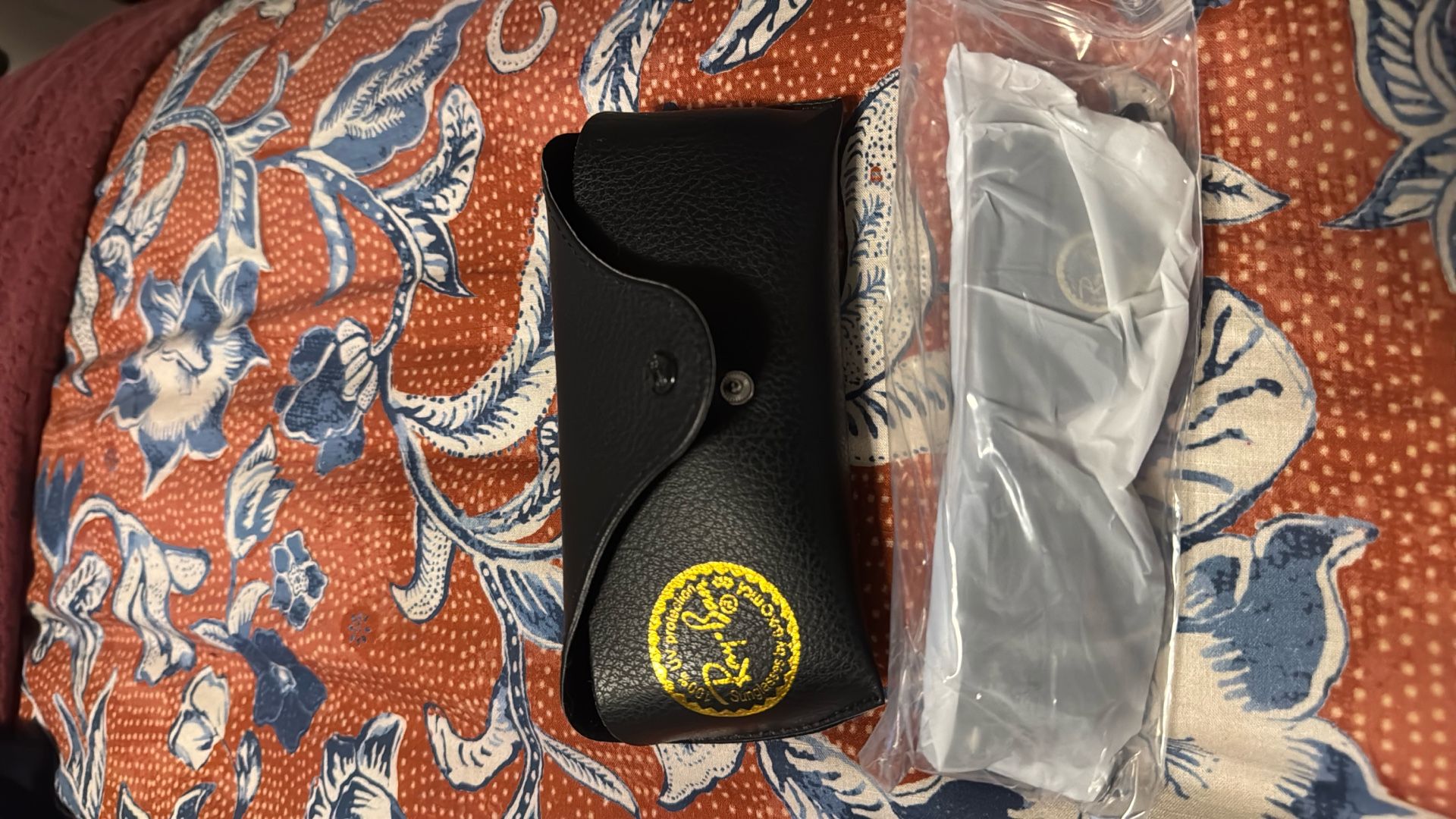 Brand new pair of black Ray-Ban