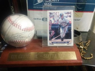 Ken Griffey Jr. Autographed baseball