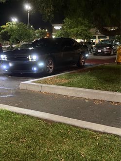 Part out  2016 dodge challenger CLENN TITEL IN HAND