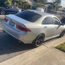 2006 Acura It's a used car, it runs well, it has a dent on the driver's side but it doesn't affect its functionality, it drives very well on the highw