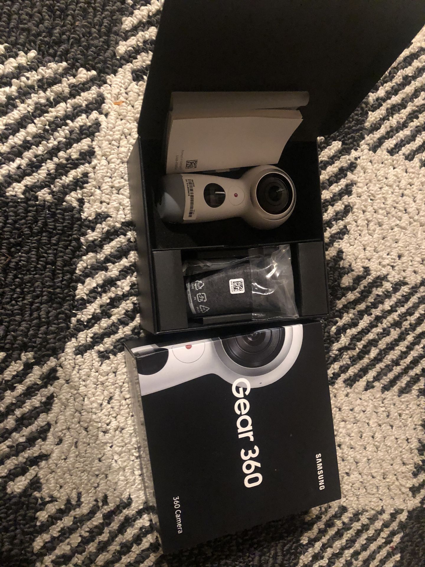 Samsung gear 360 camera