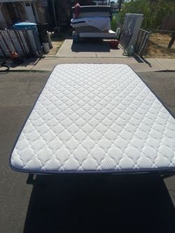 FREE DELIVERY: Queen Bed
