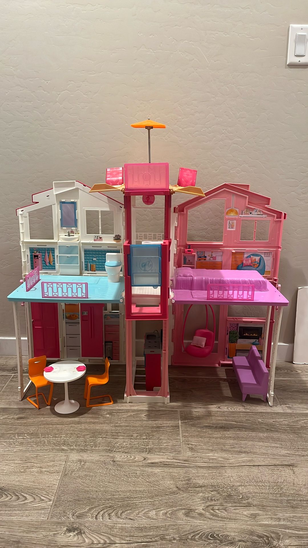 Barbie dream house (furniture included, missing bathtub, working elevator)