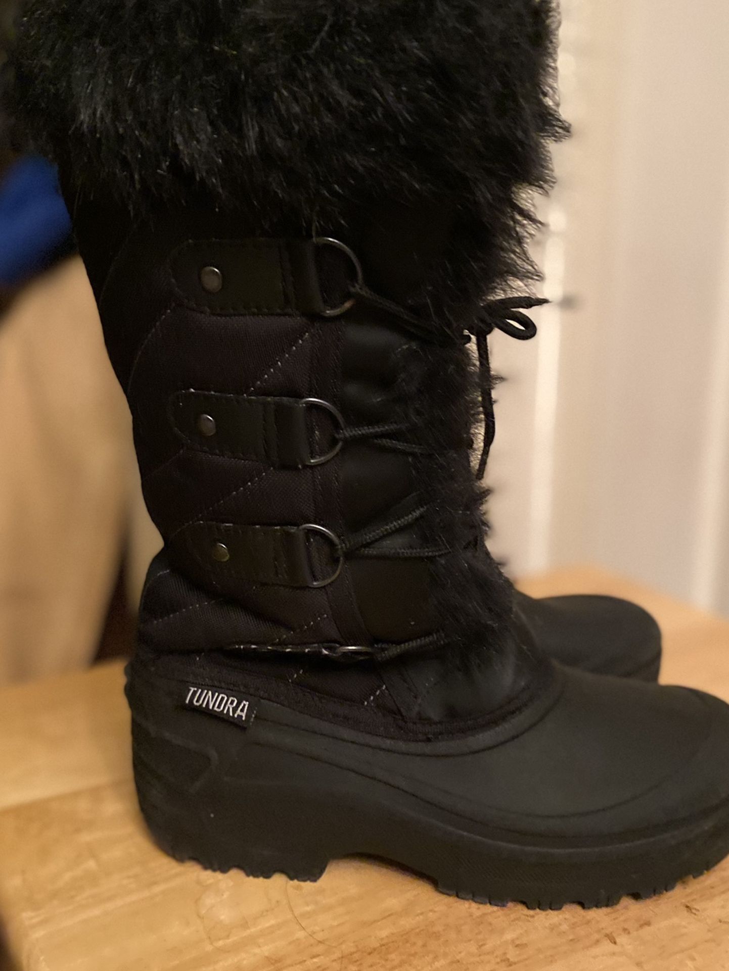 Women’s Snow Boots Size 5 In Beautiful Conditions