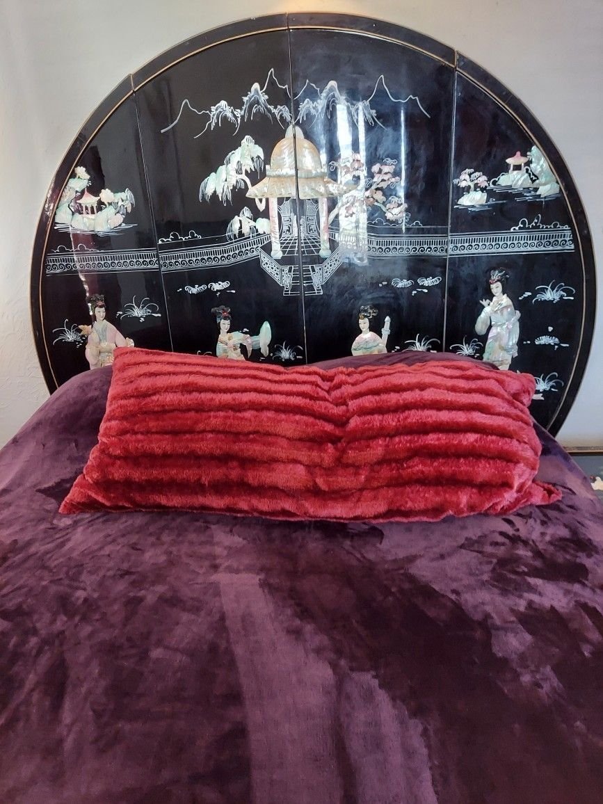 Oriental Screen and bedside table