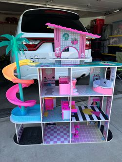 LOL Surprise Doll House with Accessories – Great Condition