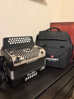 Hohner Panther Accordion FA (Sin Bajos)
