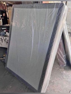 Queen size box spring / Base
