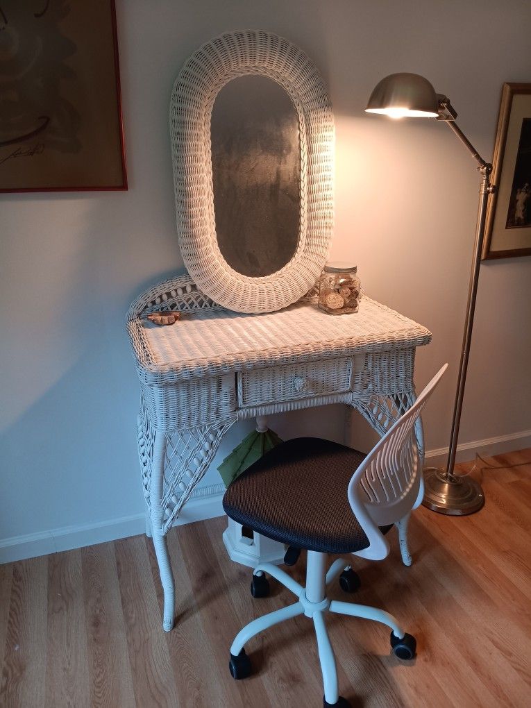 3PIECE Vanity With Chair And Mirror