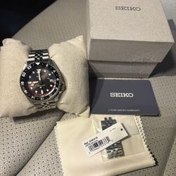 Seiko 5 Sports GMT SSK019 Pepsi Automatic Men’s Watch – Charcoal Dial Complete