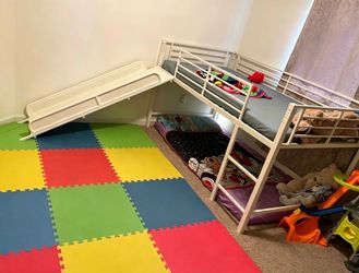 White Metal Kids Bed with Slide/1 mattress