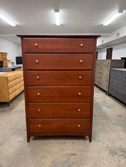 Beautiful Thomasville 6 Drawer Dresser Chest