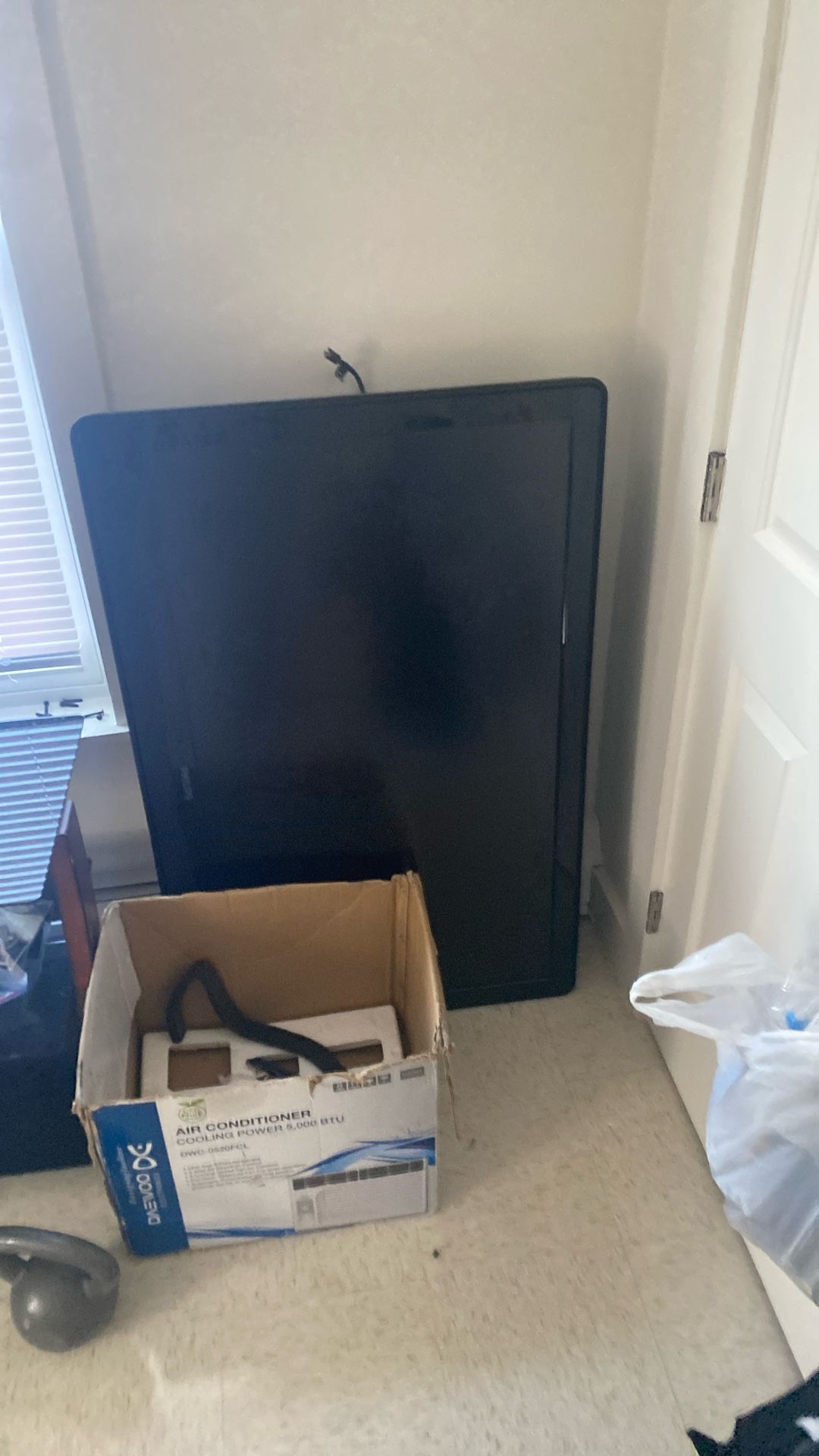 2 TVs (for Parts)