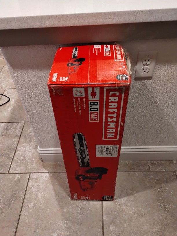 NEW SEALED CRAFTSMAN 8.0 Amp 14 Inch Corded Chainsaw CMECS614
Track