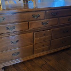 2 pieces of furniture and 2 mattresses — free