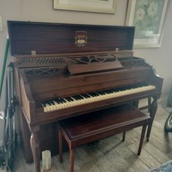Shoninger Piano