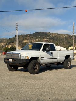 2001 Dodge Ram 2500 4X4 Cummins 6 Speed
