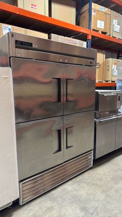 Commercial refrigerator