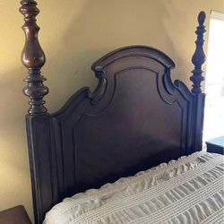 Queen Size Bedroom Set By Pulaski 