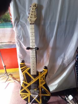 Charvel art series bumble bee guitar evh