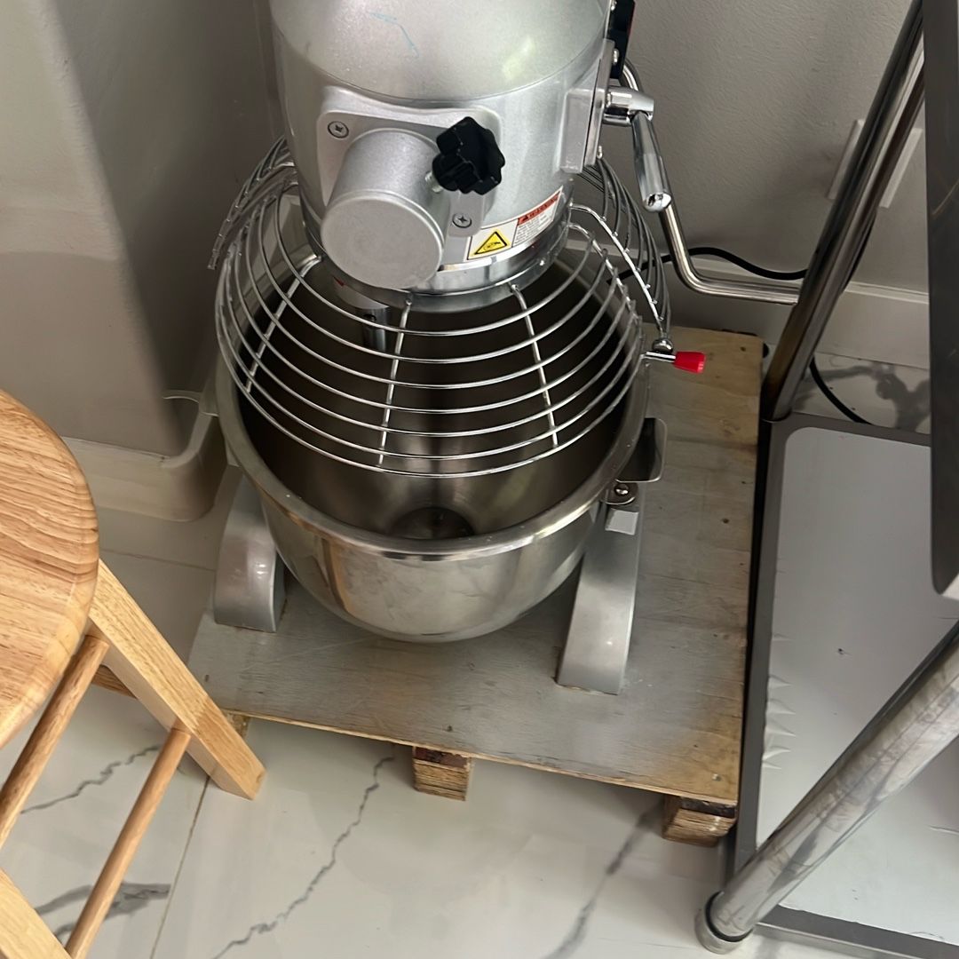 Normal Crust Dough Mixer for Sale in Laguna Niguel, CA - OfferUp