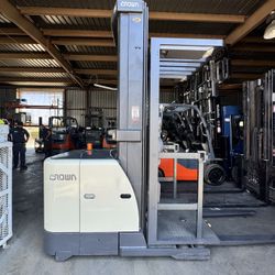 2015 CROWN FORKLIFT ELECTRIC ORDER PICKER