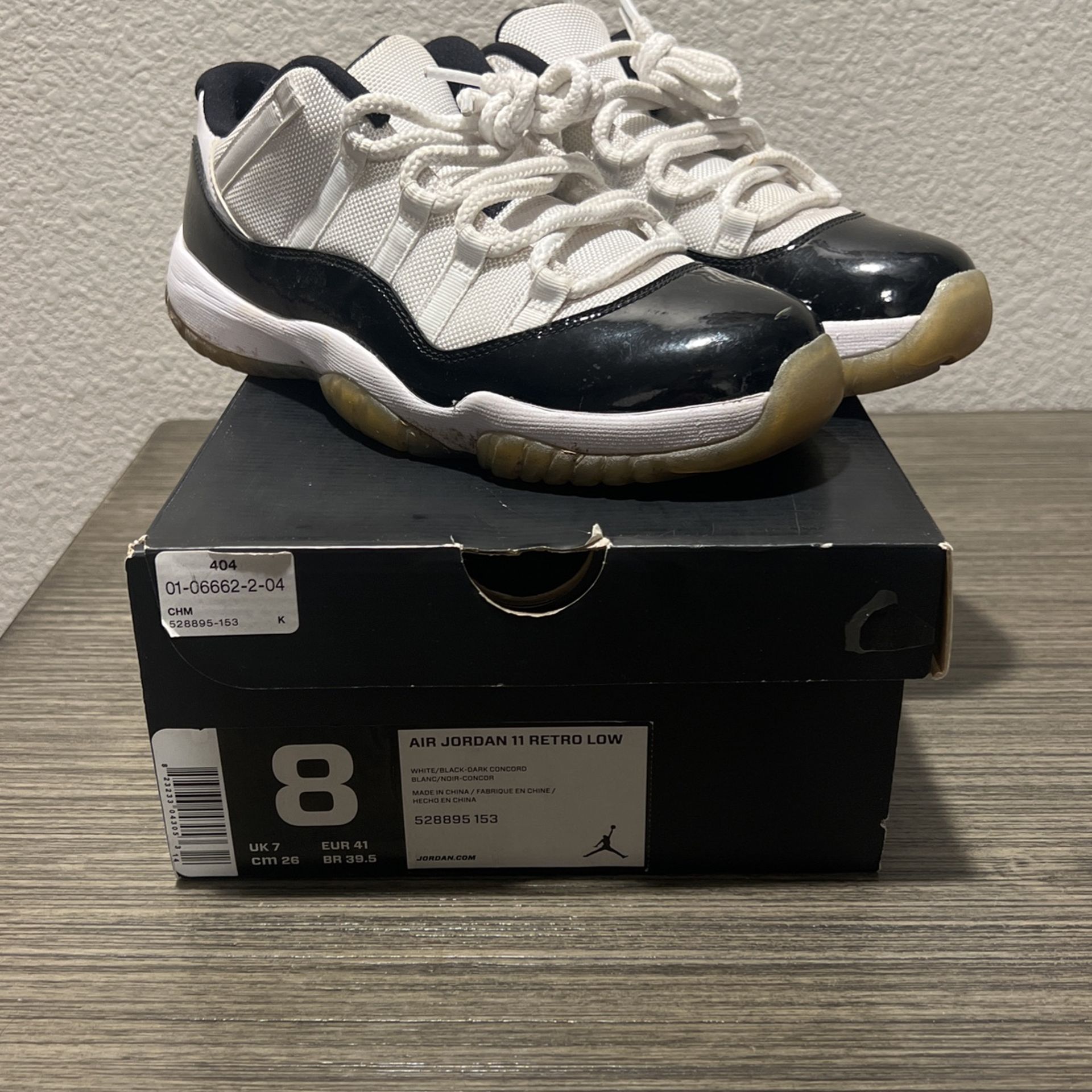Jordan 11 Retro “Concord” 2014 Sz 8 condition Good (oxidation)