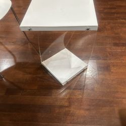 Beautiful & Modern Monarch White & Acrylic Accent Table:22x10” Good Condition 