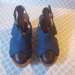 Clarks Blue/Teal Sandals Super Comfortable 