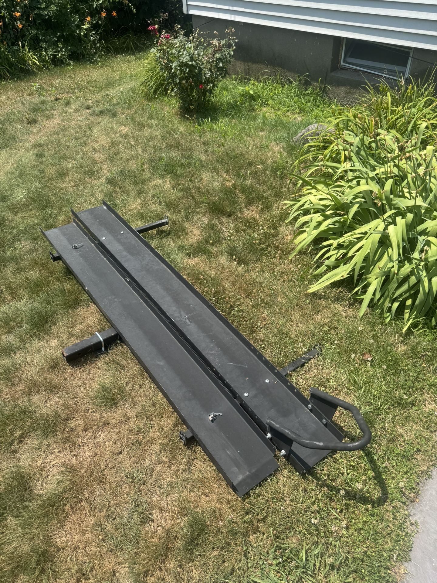 Haul-Master 600 LB Motorcycle Carrier