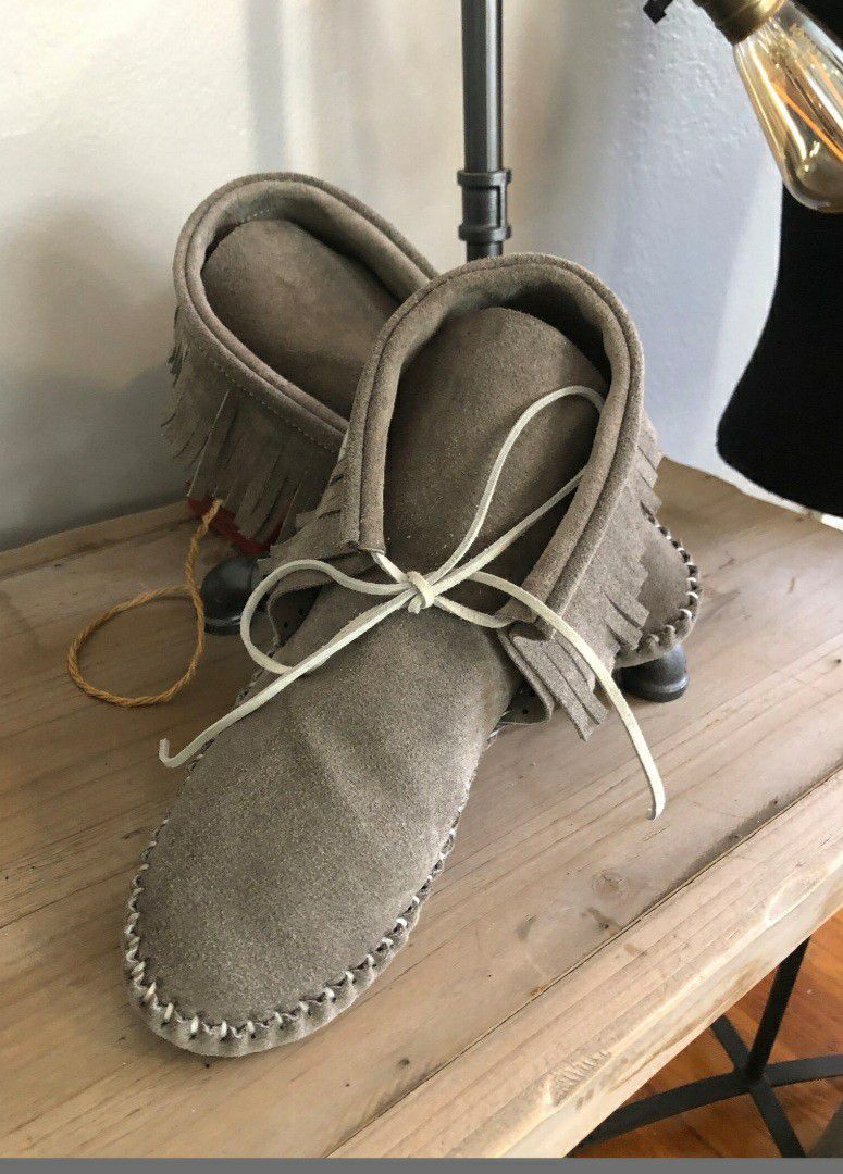 Womens Leather

Moccasins -leather And Suede