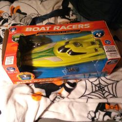 BOAT RACERS BATTERY OPERATED RC SPEEDBOAT