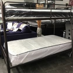 BunkBed With 2 Twin Mattress 