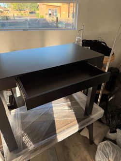 Black Desk with Pull-Out Drawer