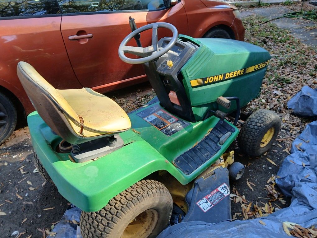 John Deere Riding Mower