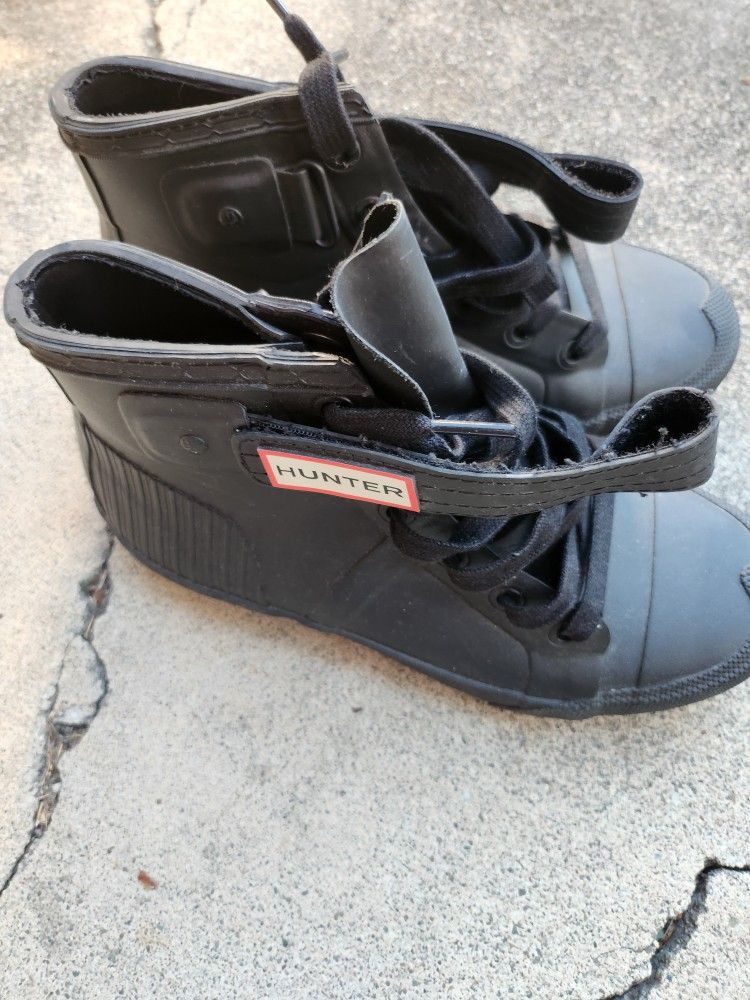 Barely Used Nice Hunter Black Short Womens Boots Size 8