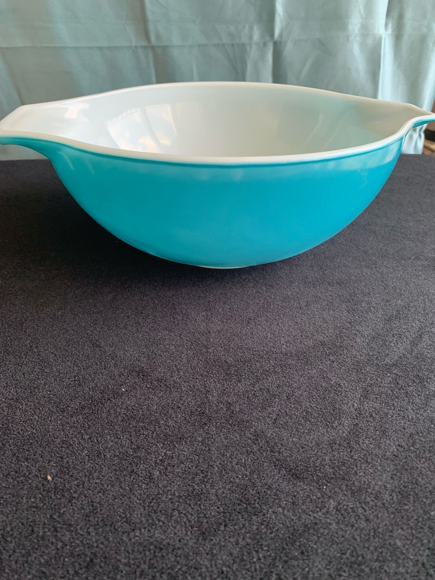 Vintage Pyrex Blue Horizon 444 Cinderella bowl with Handels