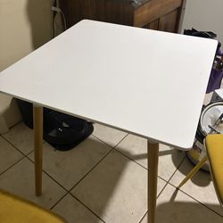 Table and chairs perfect for small space