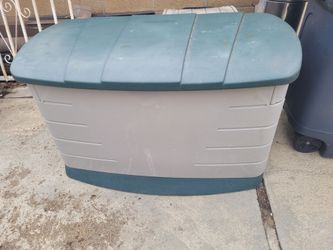 Rubbermaid Outdoor Plastic Storage Box