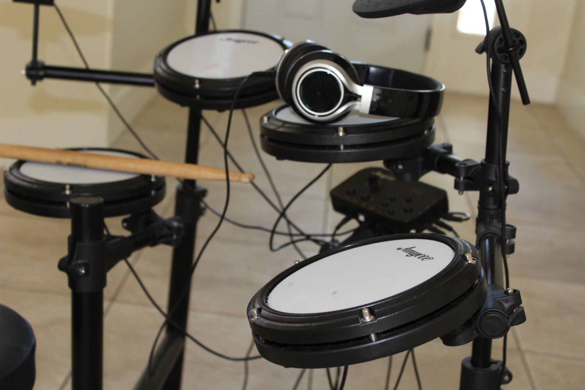 🥁 Full Electric Drum Set – Mesh Pads + Accessories! 🥁
