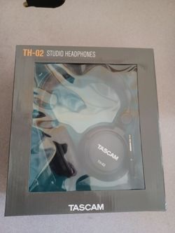TASCAM TH-02 STUDIO HEADPHONES 🎧 NEW IN BOX $35 FINAL PRICE READ DESCRIPTION