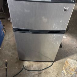 Small Dorm Refrigerator With Freezer 