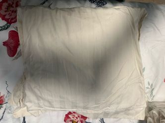 Light beige 3 piece queen sized comforter cover and pillow cases set